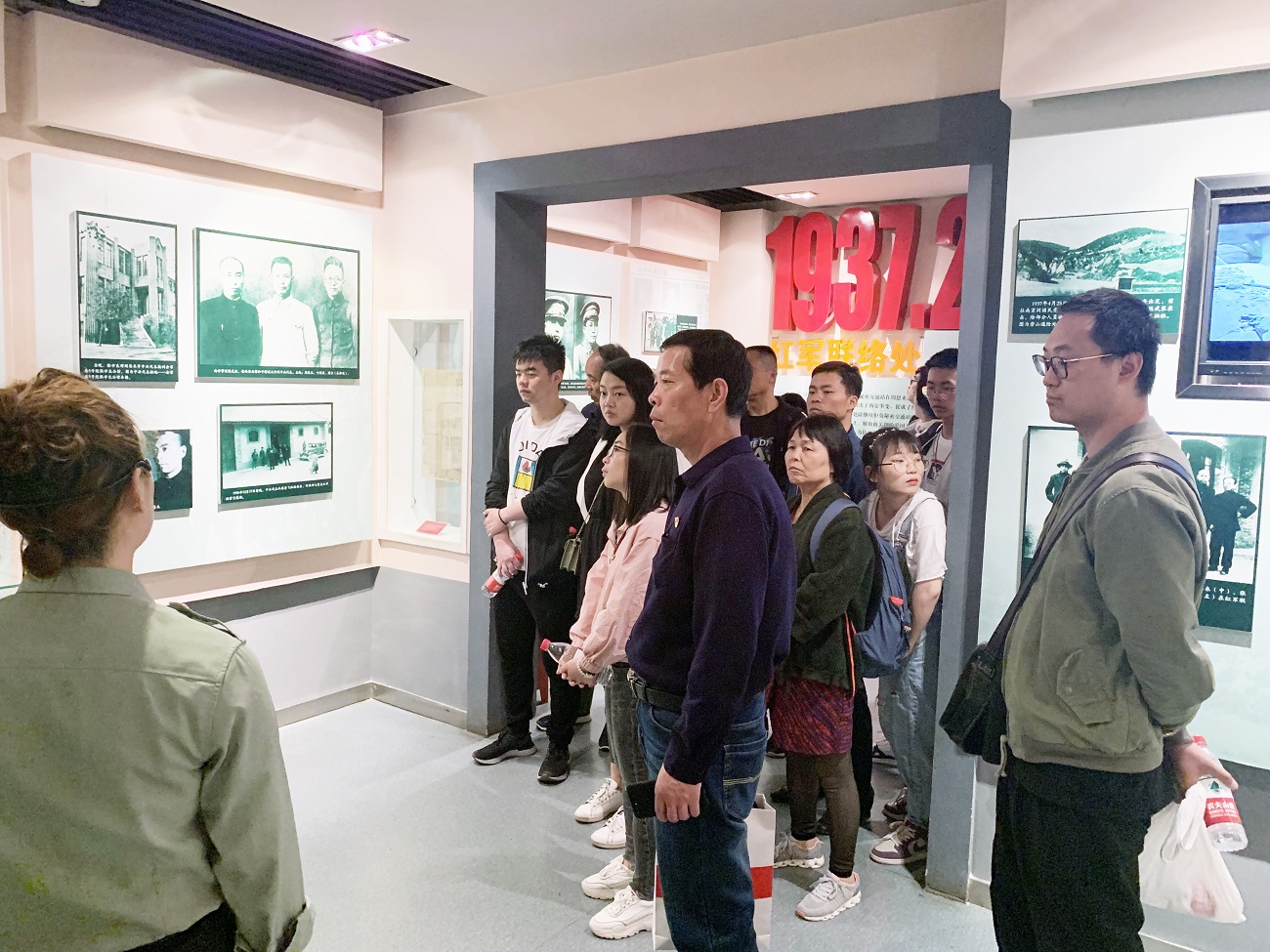 第二黨支部開展 “不忘初心，牢記使命”主題黨日活動