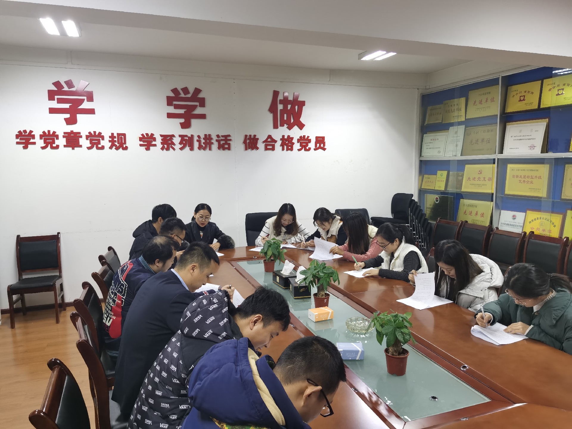 以習(xí)近平法治思想為引領(lǐng) 大力弘揚(yáng)憲法精神—電勘院舉辦憲法知識答題競賽活動(dòng)